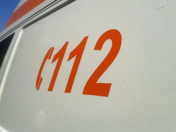 Accident pe DN22! un şofer s-a răsturnat cu maşina după ce i-a explodat o roată: două femei au fost rănite